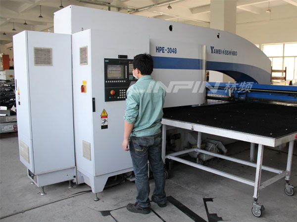 j9九游会app：淄博“蔷薇花女孩”走红背面：青年才思与故乡情怀的